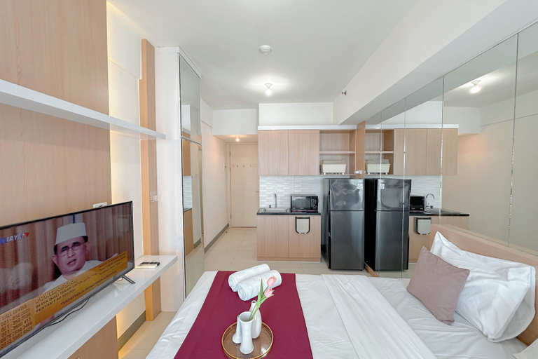 Room 2, Studio (No Kitchen) At Anderson Supermall Mansion Apartment, Surabaya