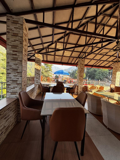 Food & Drinks 3, Daandikaanthi Hotel, Garhwal
