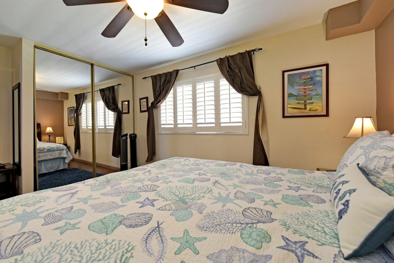 Room 1, Valley Isle 302, Maui