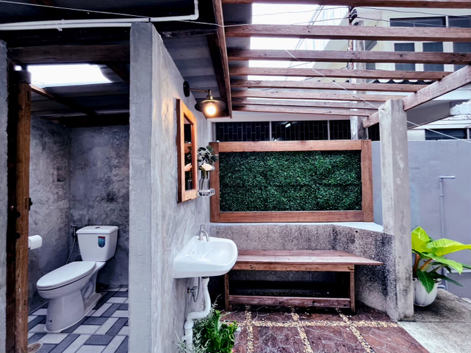 Exterior & Views 3, White & Green Boutique Homestay, Bangkok Yai