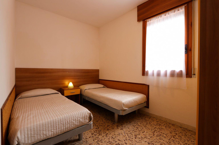 Bedroom 3, Bibione Pineda villa with garden and BBQ, Venezia
