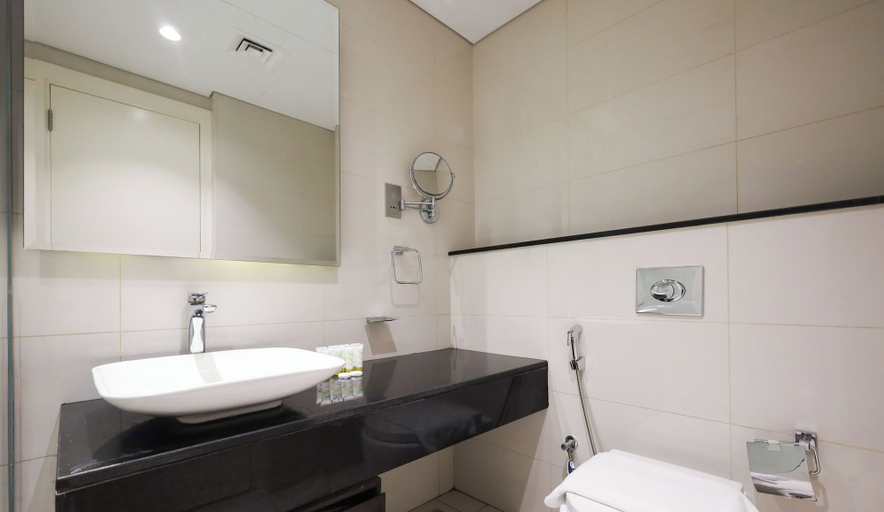 Bathroom 4, Majestine Stylish Studio with Canal View, Dubai