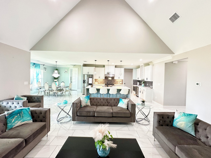 Living area 4, 5 bedroom house near COTA AUS, Bastrop