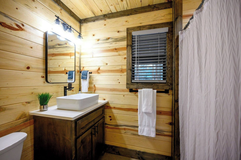Bathroom 5, The Pickleball Pines, McCurtain