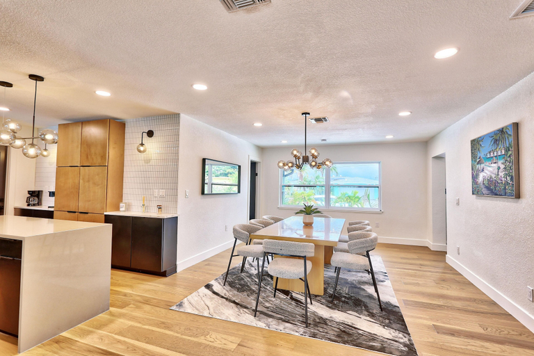 Dining 5, Parrots Cove, Pinellas