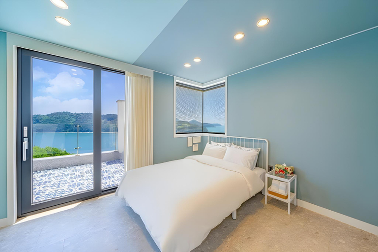 Bedroom 2, Yeosu 48 Hour Pool Villa, Yeosu
