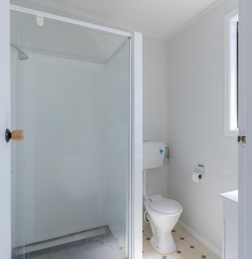 Bathroom, The Villa Backpackers Lodge, Marlborough