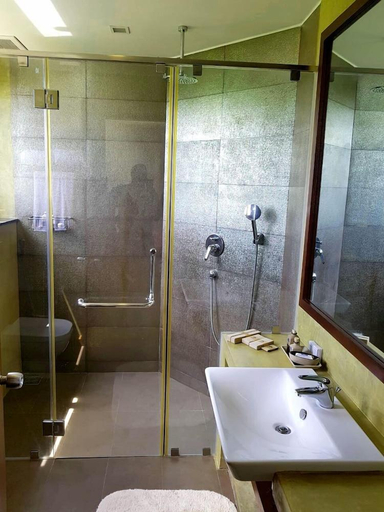 Bathroom 5, Nilaveli Beach Hotel, Kuchchaveli