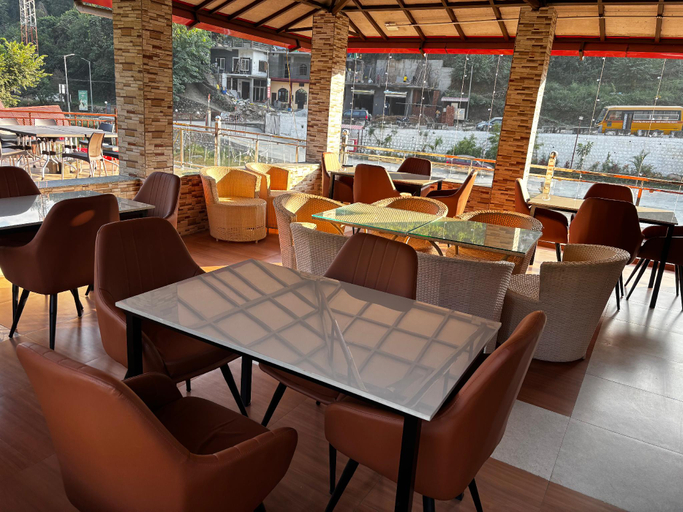 Food & Drinks 2, Daandikaanthi Hotel, Garhwal