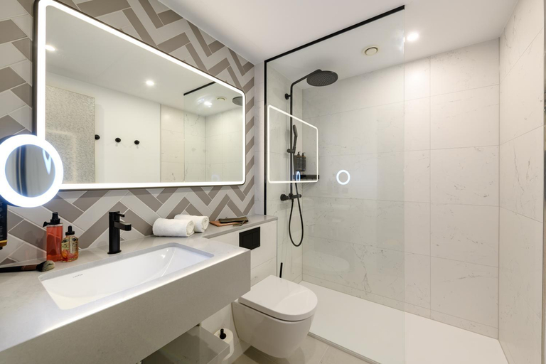 Bathroom 4, Mercure Dortmund Centrum, Dortmund