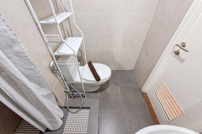 Bathroom 4, Cozy Studio Apartment At The Ayoma, Tangerang Selatan