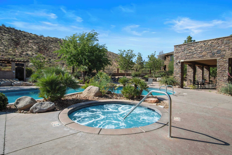 Pool 3, Easy Escape Stay for 8, Washington