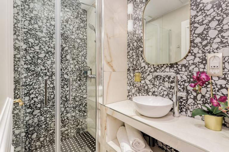 Bathroom 4, Merveil Luxury Suite - Louvre Rousseau, Paris