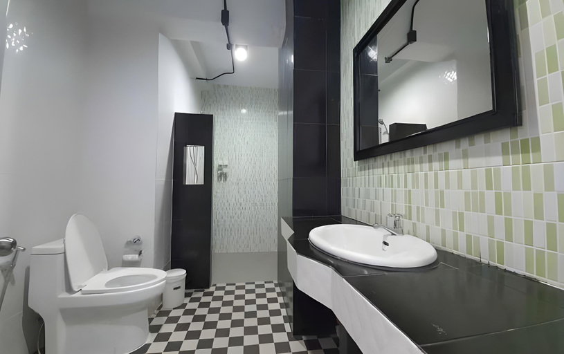 Bathroom 5, The Inka Hotel, Muang Nakhon Si Thammarat