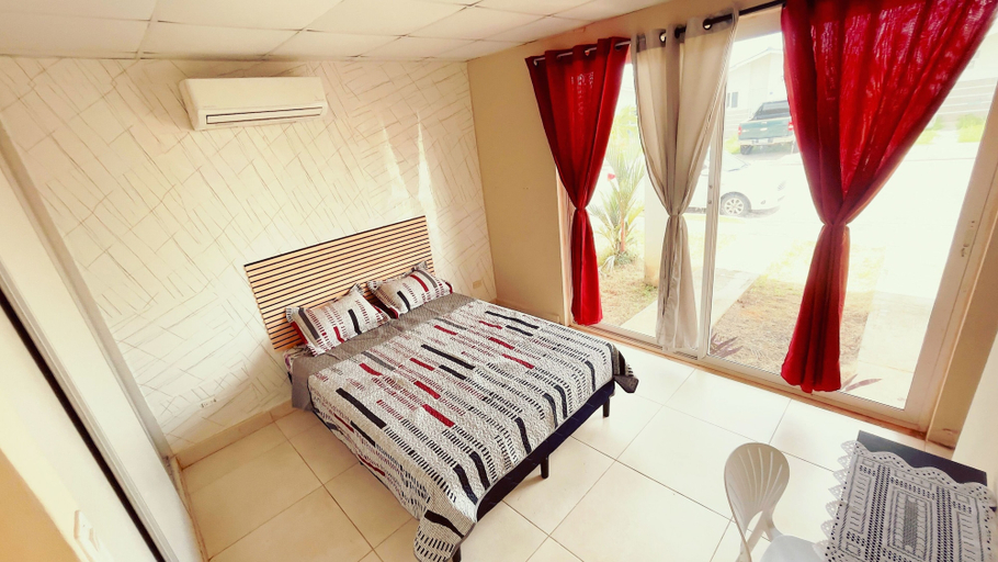 Room 4, Habitación con entrada Privada en Playa Dorada + Kitchenette y baño., Arraiján