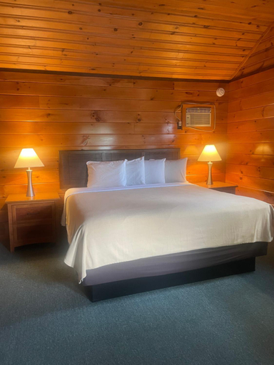 Bedroom 2, Lake Crest Inn, Warren