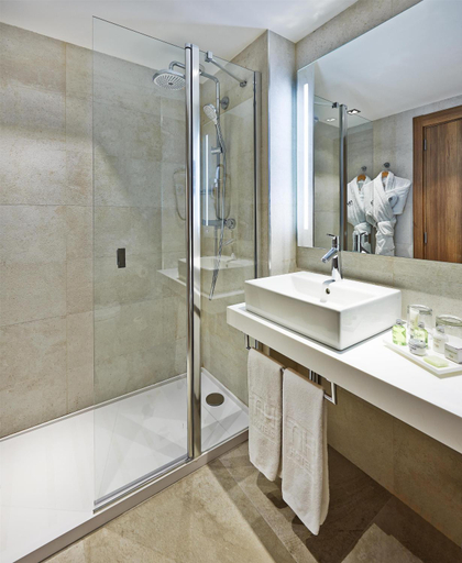 Bathroom, NH Barcelona Les Corts, Barcelona