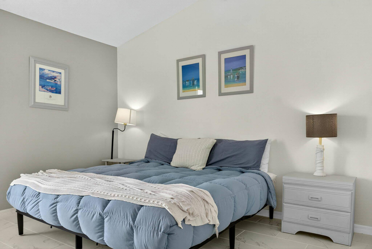 Bedroom 2, Bailey Beautiful 4 BR Home 20 Minutes to Disney, Polk