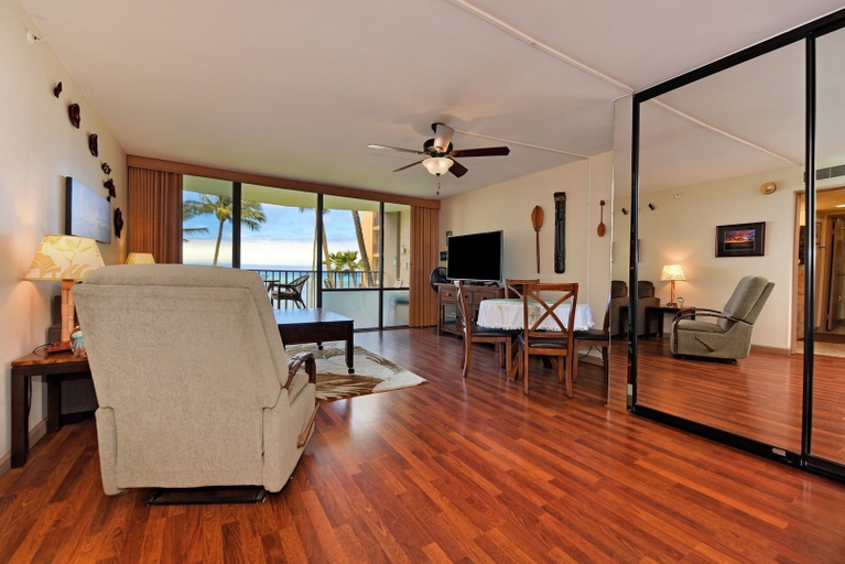 Living area 2, Valley Isle 302, Maui