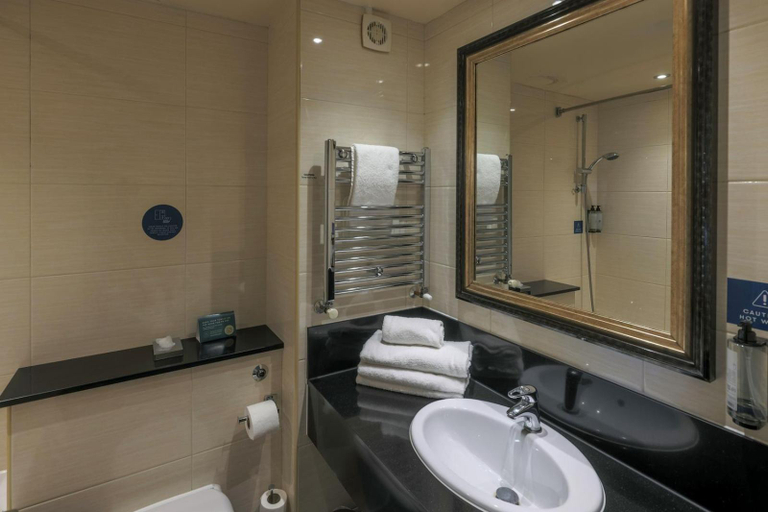 Bathroom 4, Gloucester Robinswood Hotel By Sunday, Gloucestershire