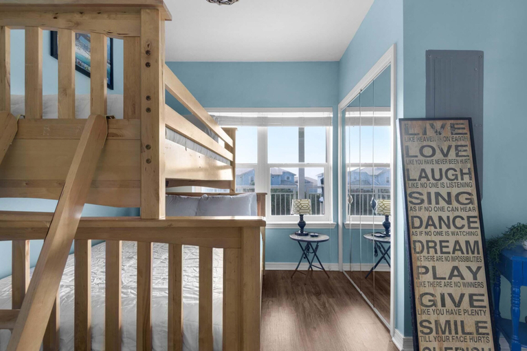 Room 1, Baywatch H3, Escambia
