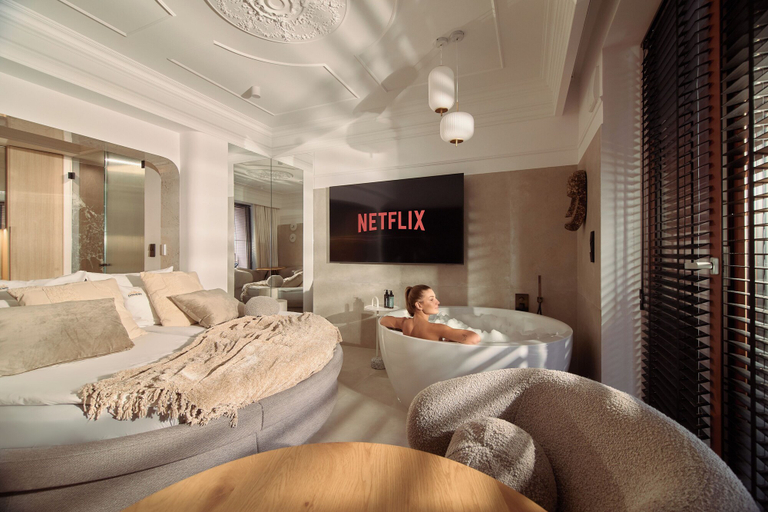 Room 3, Granaria Jacuzzi Premium Suites by Downtown Apartments, Gdańsk City