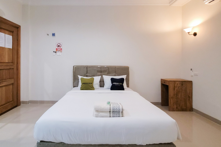 Bedroom 3, Urbanview Hotel Bonetta Lampung by RedDoorz, Bandar Lampung