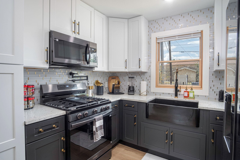 Private kitchen 2, Stylish Stay With Unforgettable Downtown Views!, Bexar