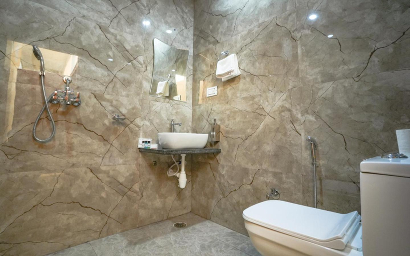 Bathroom 3, Hotel Anand Bagh - Eraya Hotels, Jaipur