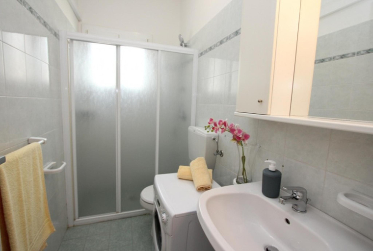 Bathroom 3, Two Bedrooms Villa with terrace and garden - By Beahost Rentals, Venezia