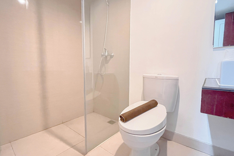 Bathroom 2, Modern Studio At Apartment Tamansari Tera Residence, Bandung