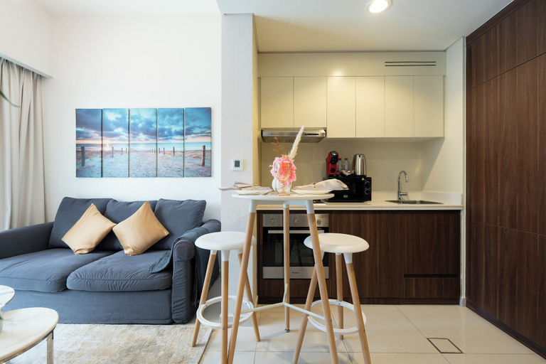 Living area 5, KeyRock - Premium Reva Stay with Pool, Dubai