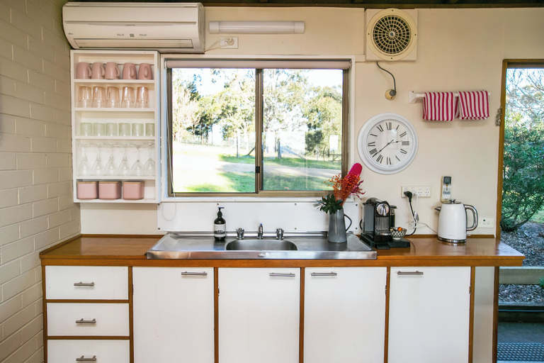 Private kitchen 3, Bumblebrook Farm Motel, Bega Valley