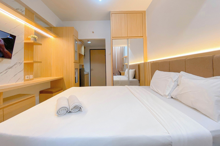 Room 2, Wooden Nest Studio At The Alton Apartment, Semarang