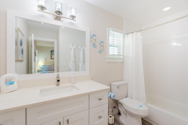 Bathroom 5, Beach Haven North and South, Lee