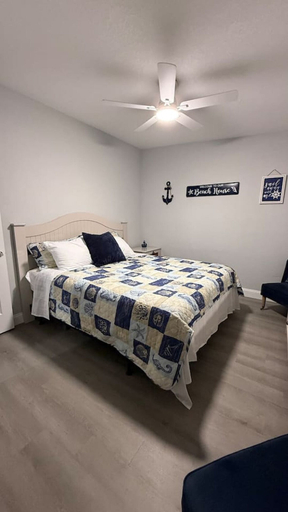 Room 2, Dolphine Cove, Brevard