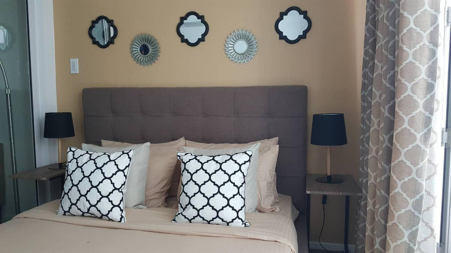 Bedroom 3, AZURE Urban Resort 1BR Condo w/beach near Airport, Parañaque