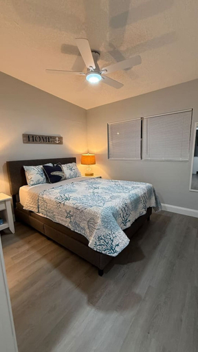 Room 5, Dolphine Cove, Brevard