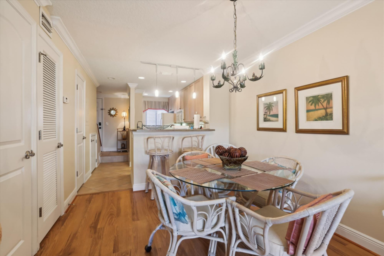 Room 5, Oceanfront Splendor: Luxe Sea Haven Condo Near St. Augustine, Saint Johns
