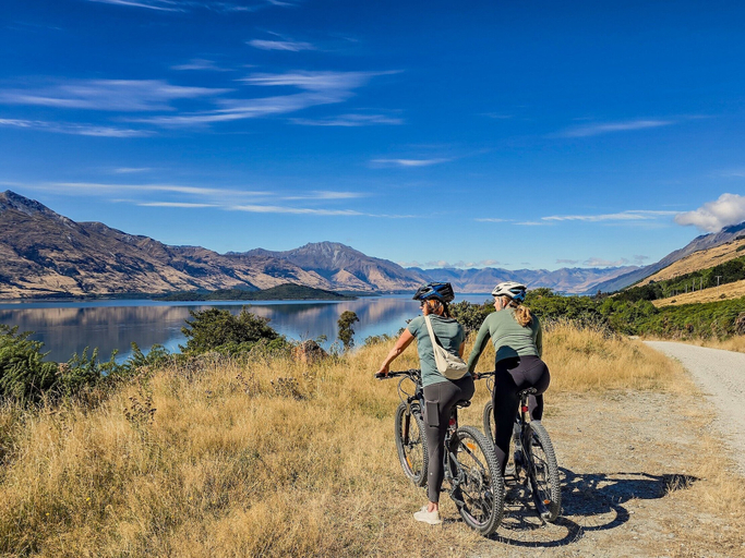 Bicycling, Whare Puwaha, Queenstown-Lakes