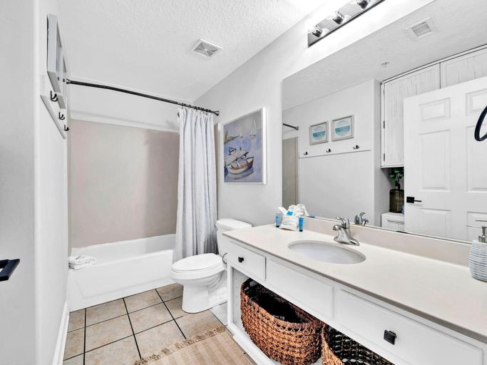 Bathroom 2, Tropic Winds 503, Bay