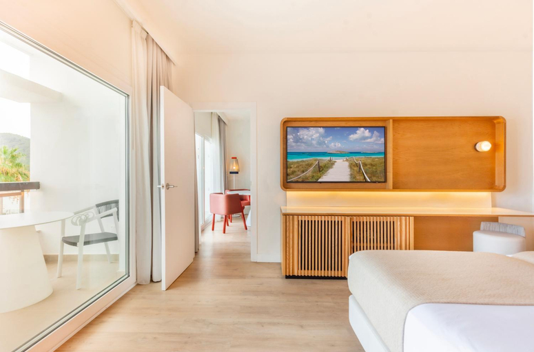 Bedroom 3, Grand Palladium Select Palace Ibiza, Baleares