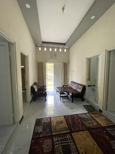 Others 3, Villa Queena 4 Kamar Tidur (5 Bed) , Mojokerto