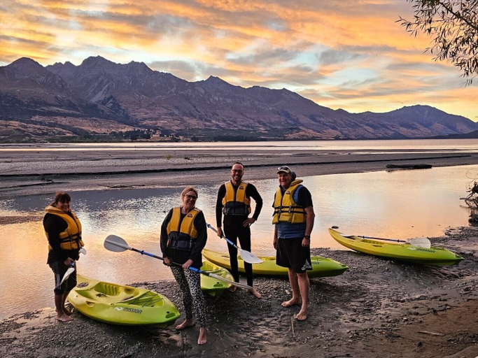 Kayaking, Whare Puwaha, Queenstown-Lakes