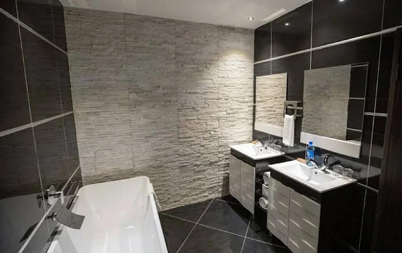 Bathroom, Treasure Suites and Conferences , AbujaMun
