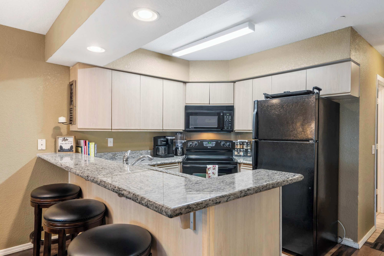 Private kitchen 5, Lake Harbour on TRL For 6, Taney