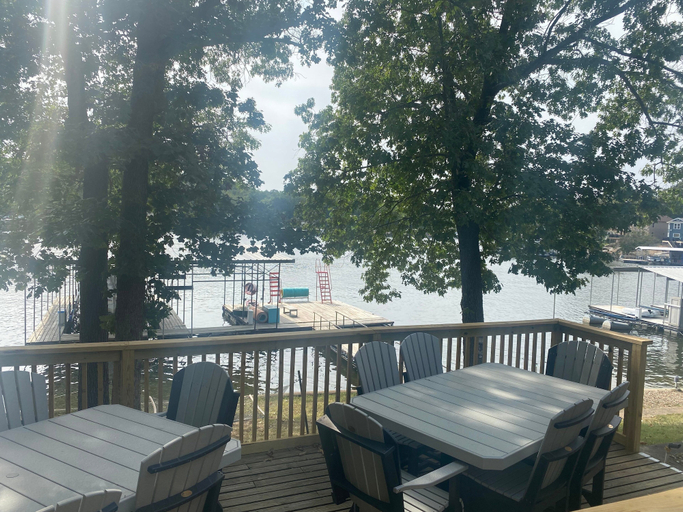 Outdoor dining 5, Amazing Lake Experiences! Private Hot Tub, Aamazing Dock, Firepit & Two Layers of Decks, Morgan