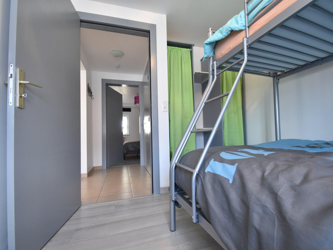 Bedroom 2, Cosy holiday home by the lake in Saint-Louis, Moselle