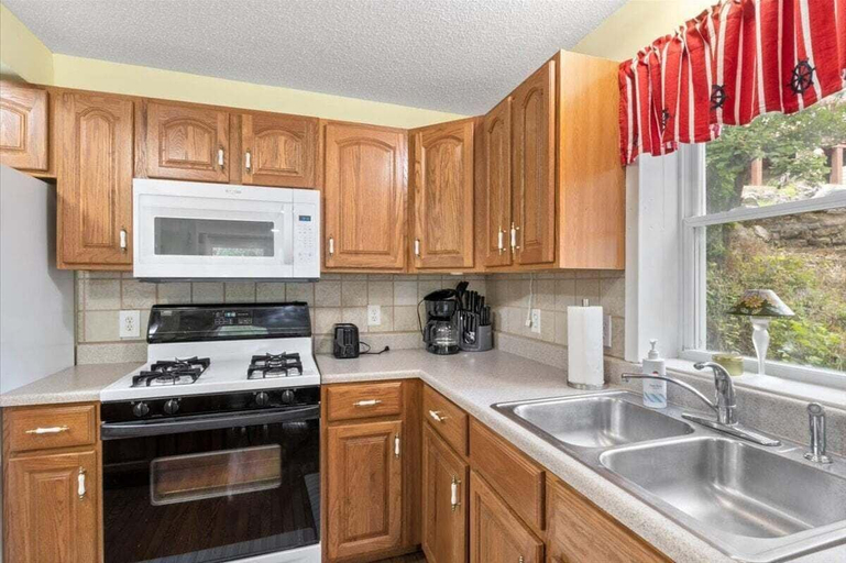 Private kitchen 3, Lakefront Escape, Sunrise Views, Boat Slip & Community Dock Access, Camden