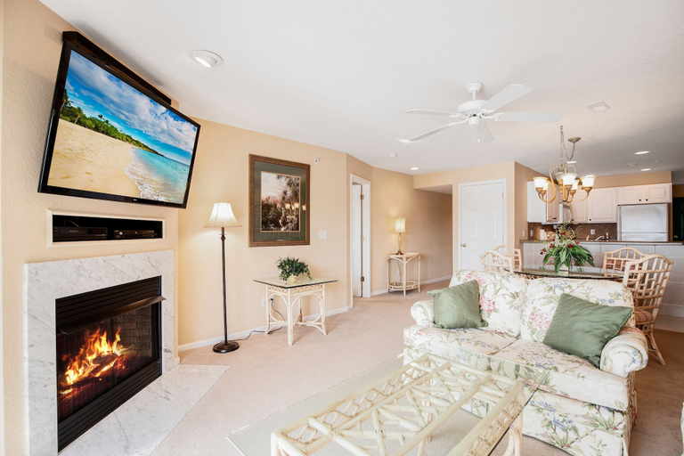 Living area 5, Amazing Lake Views Within State Park - Gated Pool, Camden